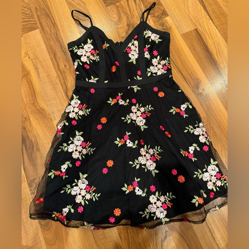 Lulus black mini embroidered sheer overlay dress floral small EUC wedding‎